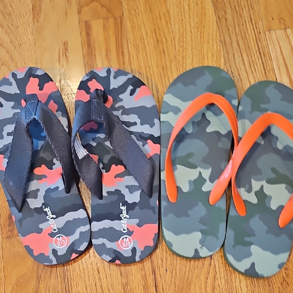 Cat & Jack Camouflage Flip Flops - Pink and Green